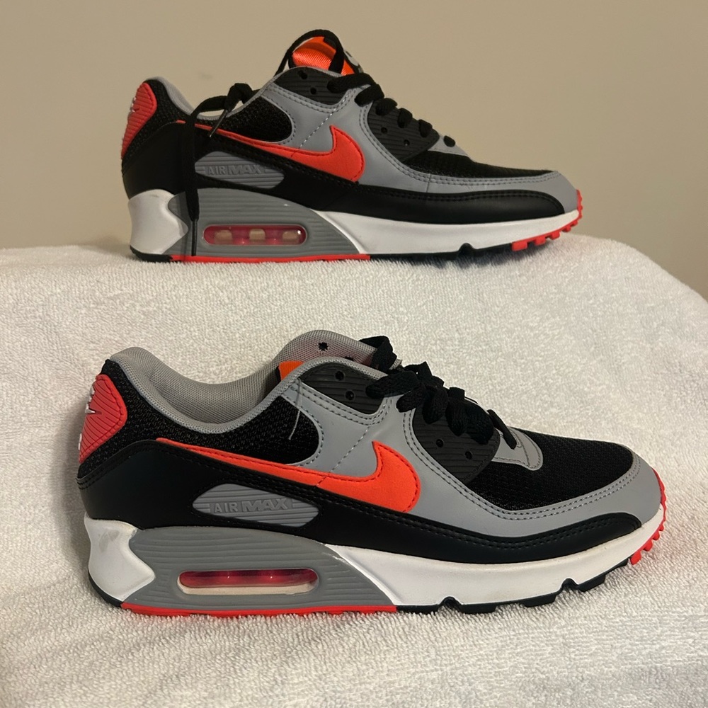 Nike Air Max 90 
Radiant Red Wolf Grey
Men 9 / Women 10.5 PreOwned Excellent